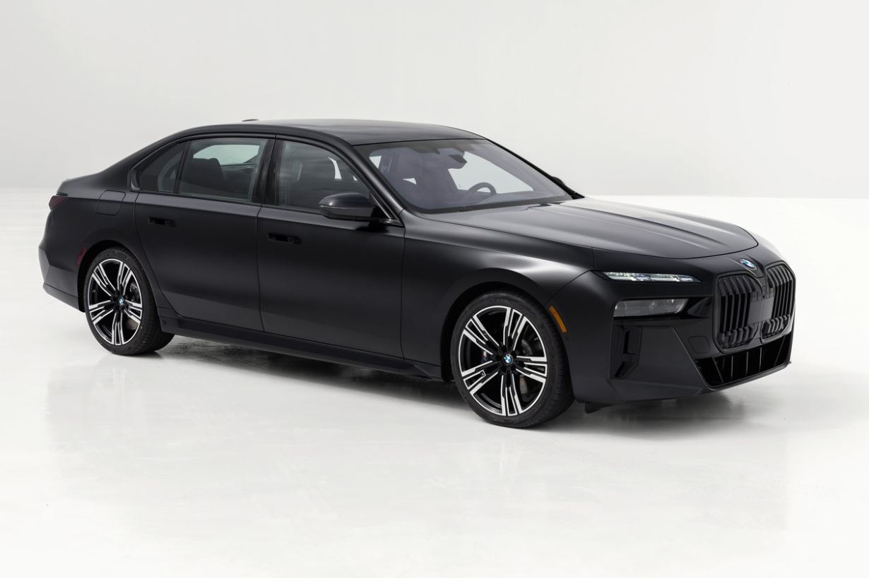 BMW 7 Serisi 2023 - arabavs.com