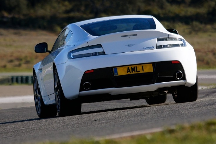 2014 Aston Martin Vantage Coupe 6.0 (517 HP) Vantage Manuel Teknik Özellikler, Ölçüler ve Bagaj Hacmi