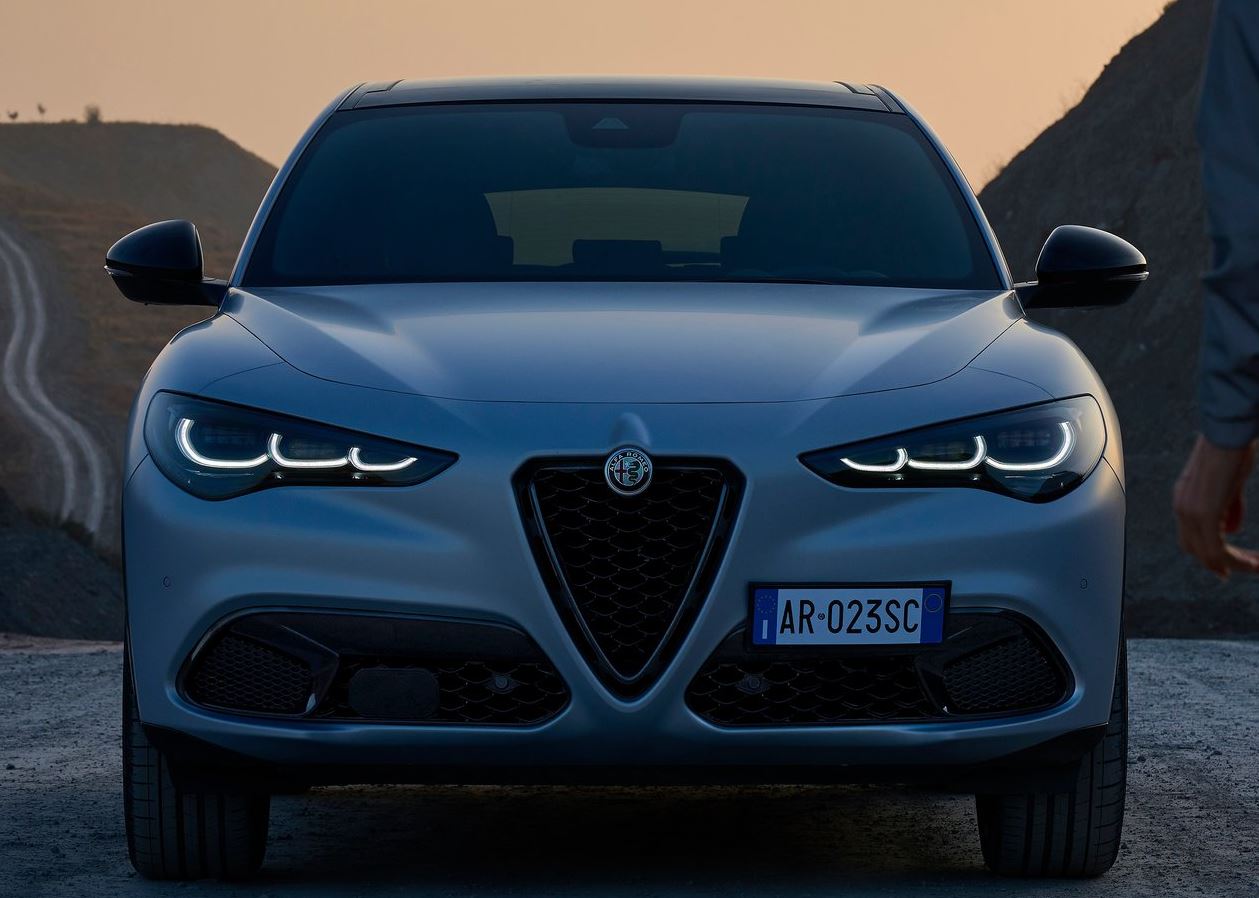 2023 Alfa Romeo Stelvio SUV 2.0 4x4 (280 HP) Competizione AT Teknik Özellikler, Ölçüler ve Bagaj Hacmi