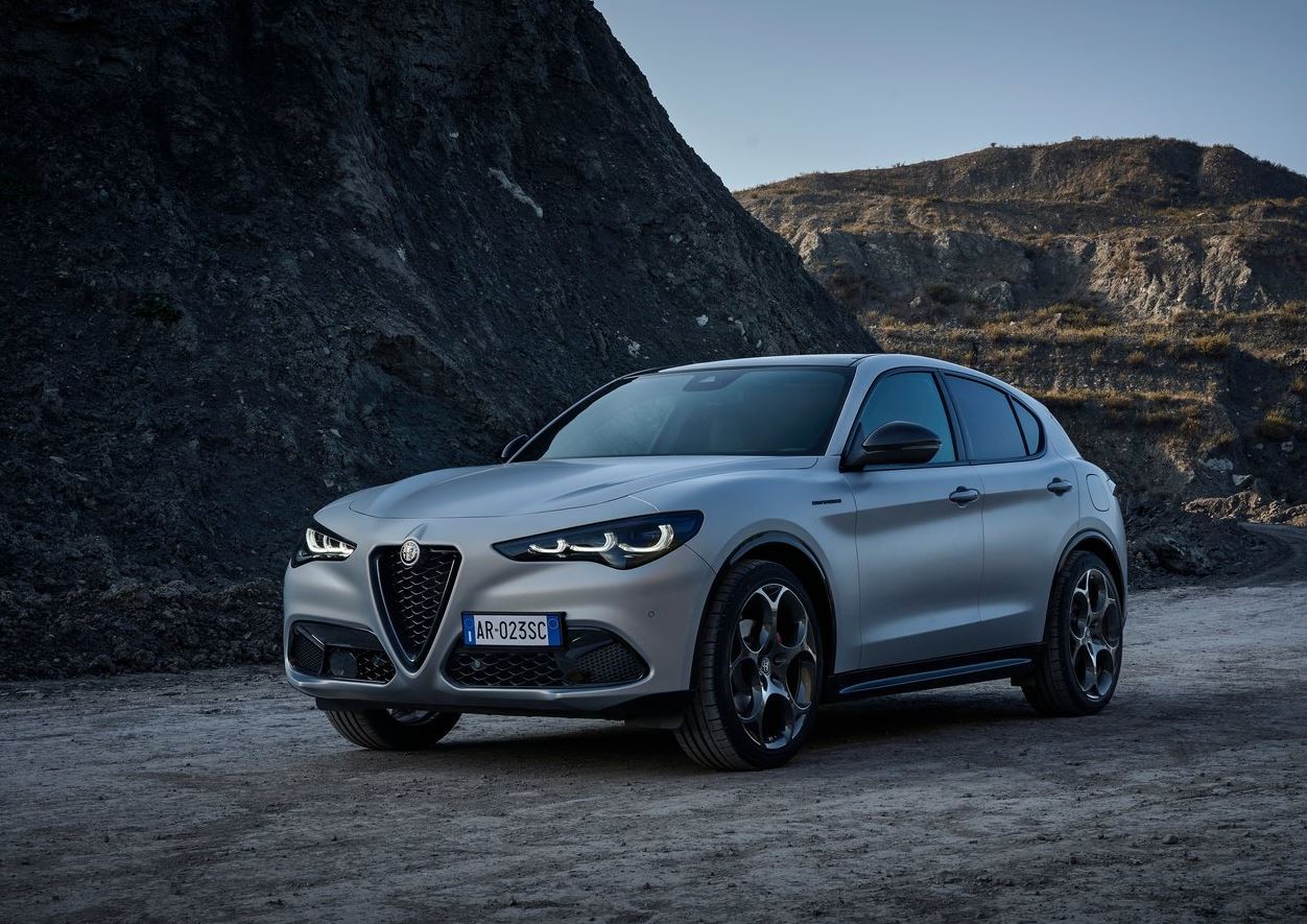 2023 Alfa Romeo Stelvio SUV 2.0 4x4 (280 HP) Competizione AT Teknik Özellikler, Ölçüler ve Bagaj Hacmi