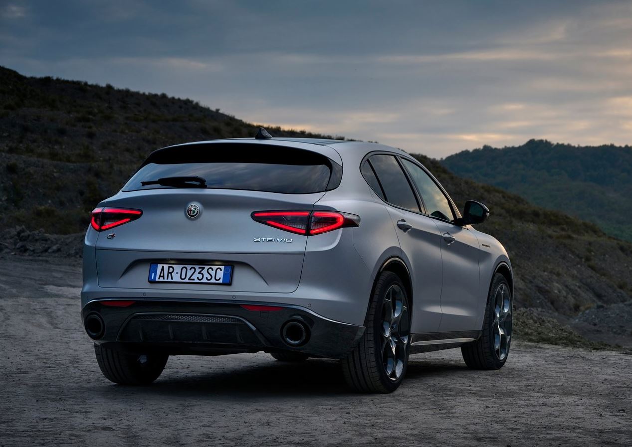 2023 Alfa Romeo Stelvio 2.0 4x4 280 HP Competizione AT Teknik Özellikleri, Yakıt Tüketimi