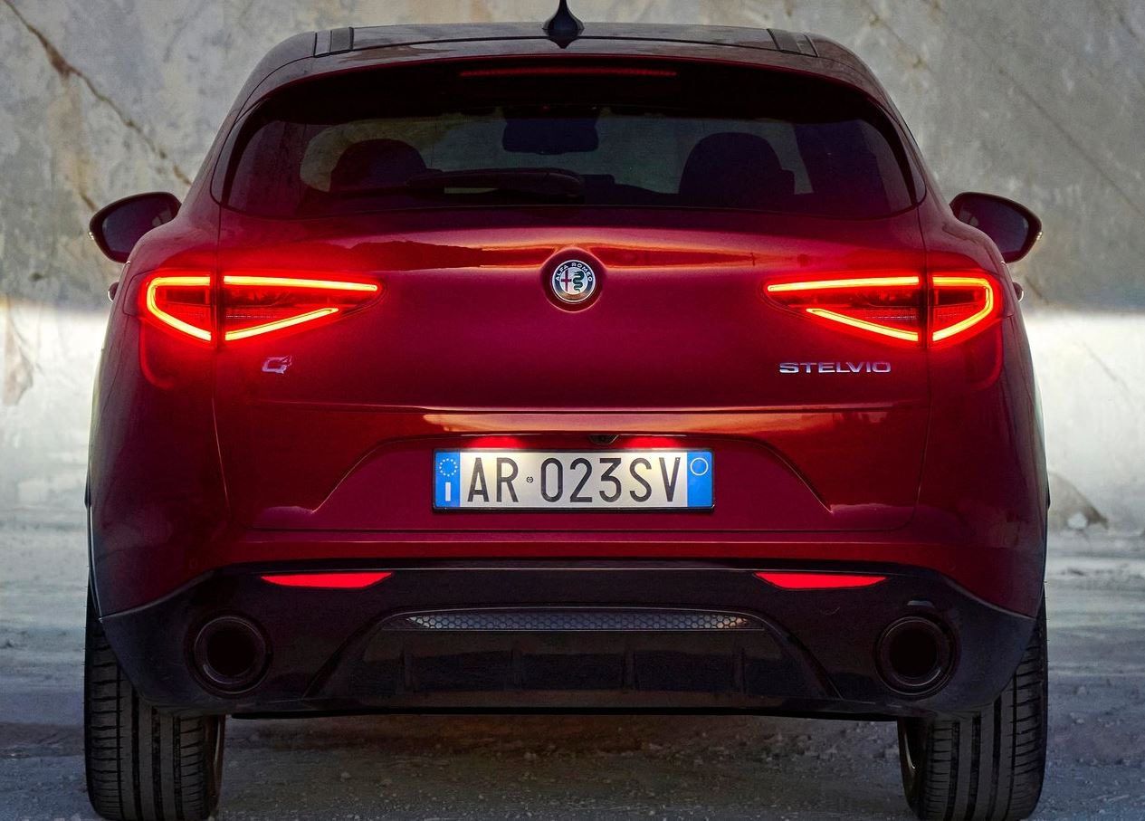 2023 Alfa Romeo Stelvio SUV 2.0 4x4 (280 HP) Competizione AT Teknik Özellikler, Ölçüler ve Bagaj Hacmi