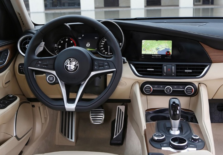 2018 Alfa Romeo Giulia Sedan 2.0 AWD (280 HP) Veloce AT Teknik Özellikler, Ölçüler ve Bagaj Hacmi