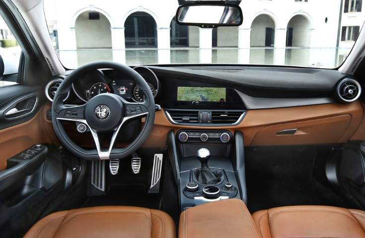 2018 Alfa Romeo Giulia Sedan 2.0 AWD (280 HP) Veloce AT Teknik Özellikler, Ölçüler ve Bagaj Hacmi