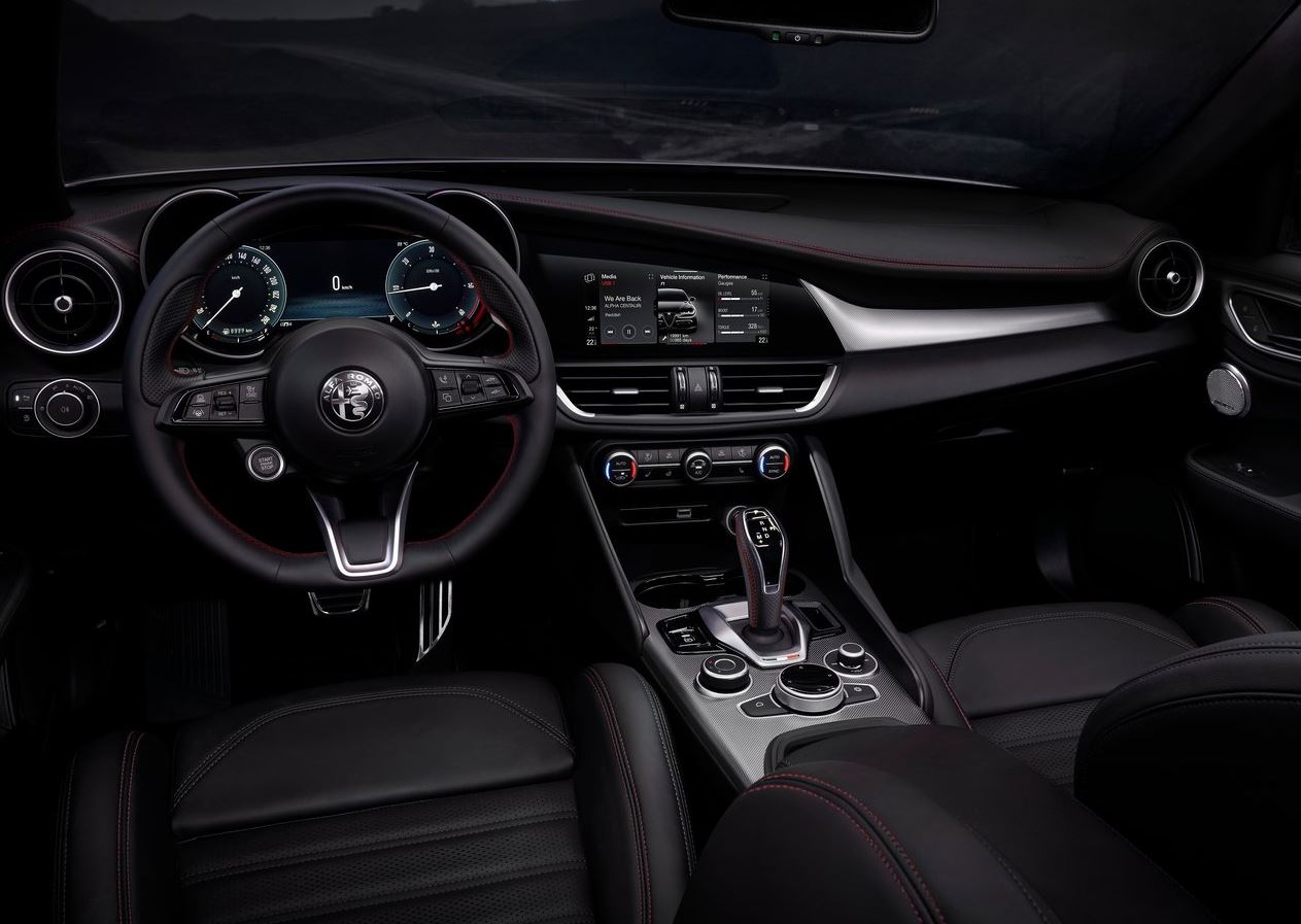 2023 Alfa Romeo Giulia Sedan 2.0 4x4 (280 HP) Competizione AT Teknik Özellikler, Ölçüler ve Bagaj Hacmi