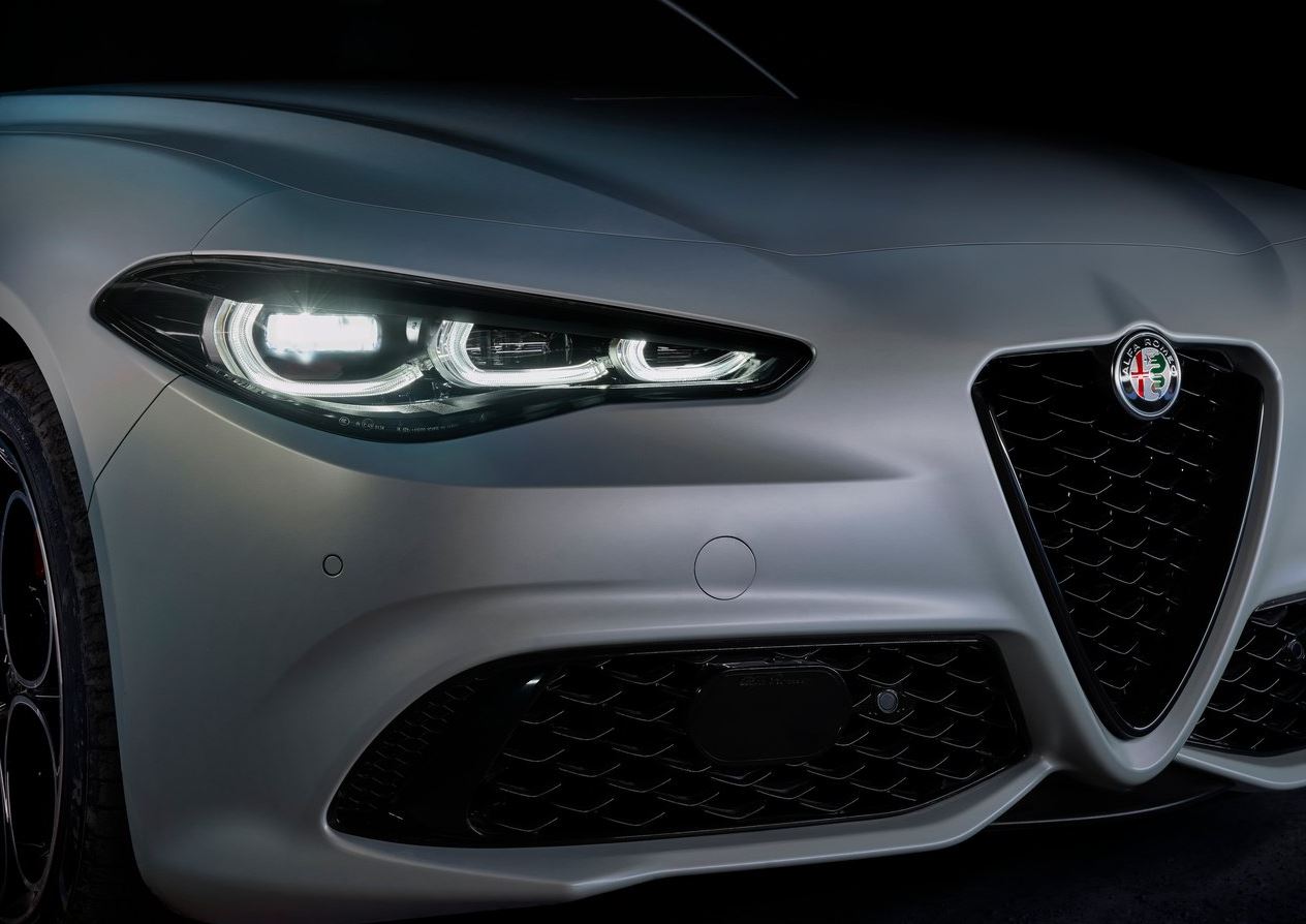 2023 Alfa Romeo Giulia Sedan 2.0 4x4 (280 HP) Competizione AT Teknik Özellikler, Ölçüler ve Bagaj Hacmi