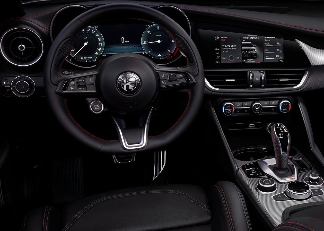 2023 Alfa Romeo Giulia Sedan 2.0 4x4 (280 HP) Competizione AT Teknik Özellikler, Ölçüler ve Bagaj Hacmi