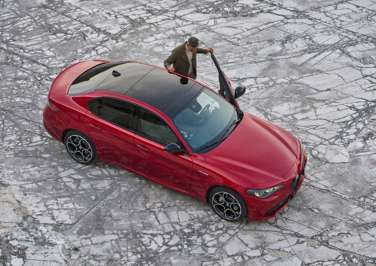 2023 Alfa Romeo Giulia Sedan 2.0 4x4 (280 HP) Competizione AT Teknik Özellikler, Ölçüler ve Bagaj Hacmi