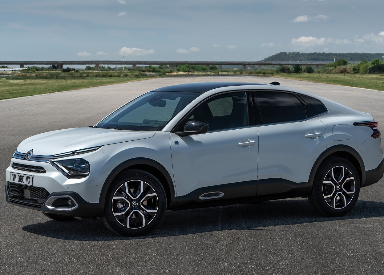 2023 Citroen C4 X 1.2 PureTech Shine Bold Karşılaştırması
