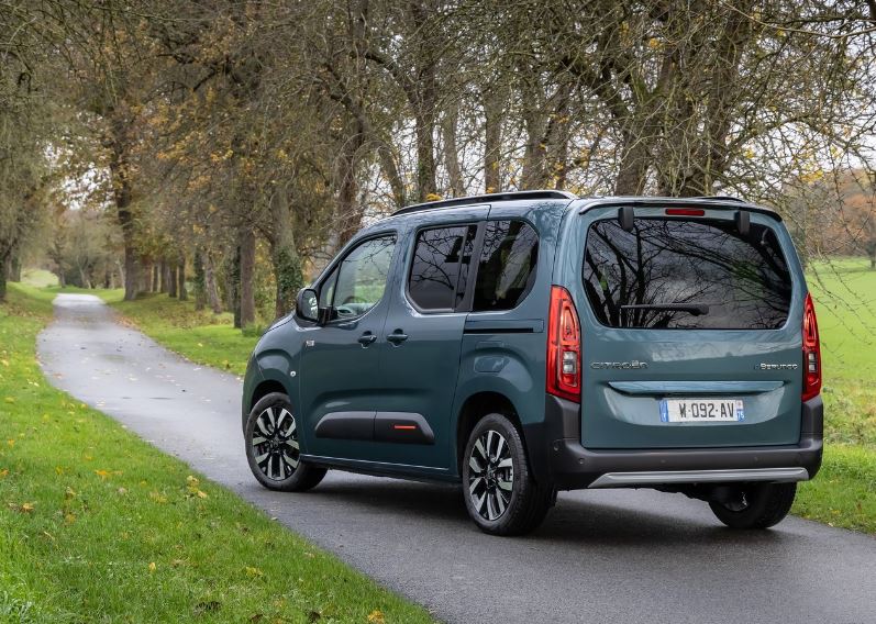 2025 Citroen Berlingo Mpv 1.5 BlueHDi (130 HP) Plus EAT Teknik Özellikler, Ölçüler ve Bagaj Hacmi