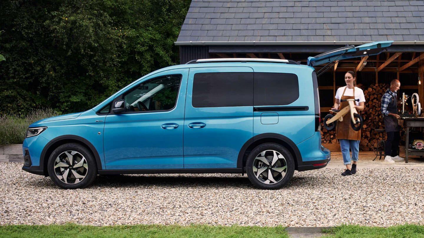 2023 Ford Tourneo Connect 2.0 EcoBlue Active Karşılaştırması
