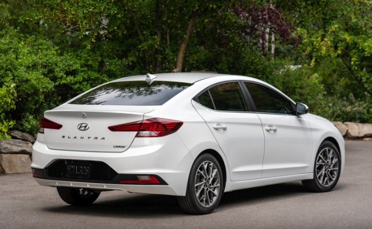 2020 Hyundai Elantra Sedan 1.6 MPi (127 HP) Style Plus Otomatik Teknik Özellikler, Ölçüler ve Bagaj Hacmi