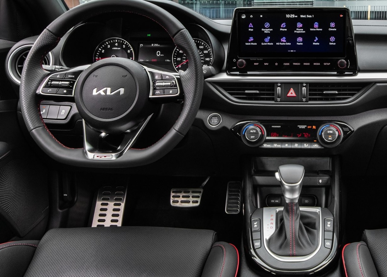 2022 Kia Cerato 1.6 MPI Elegance Karşılaştırması