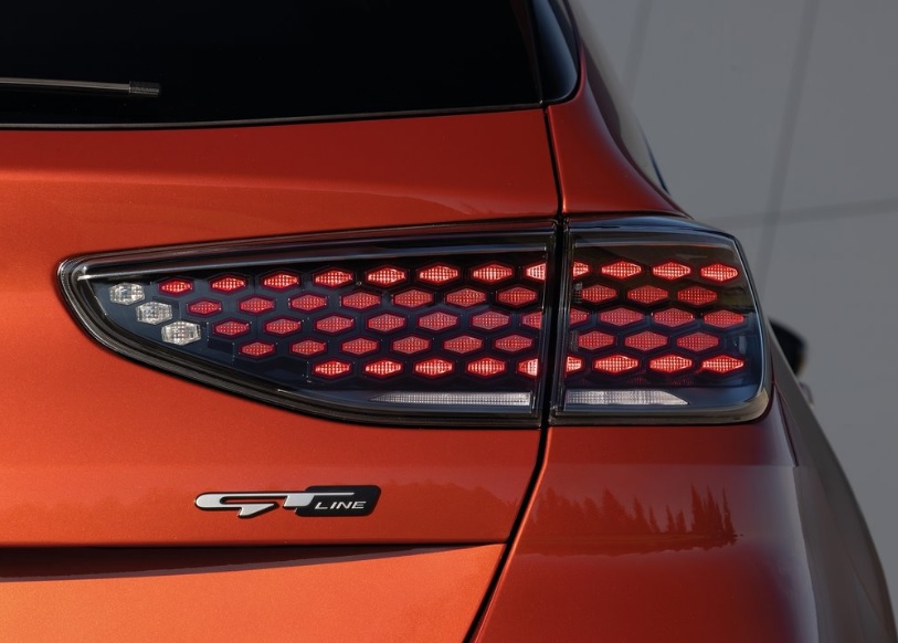 2023 Kia Ceed Hatchback 5 Kapı 1.5 TGDI (160 HP) Elegance DCT Özellikleri - arabavs.com