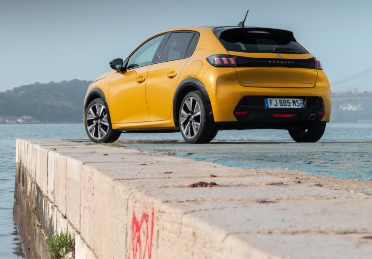 2021 Peugeot 208 1.2 PureTech Allure Karşılaştırması