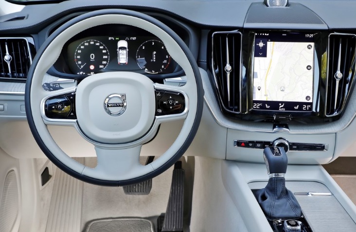 2019 Volvo XC60 2.0 D4 Momentum Karşılaştırması