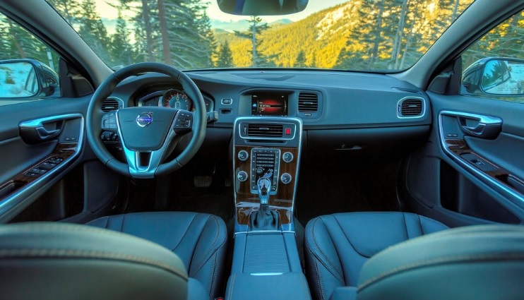 2017 Volvo V60 1.5 T3 Advance Karşılaştırması