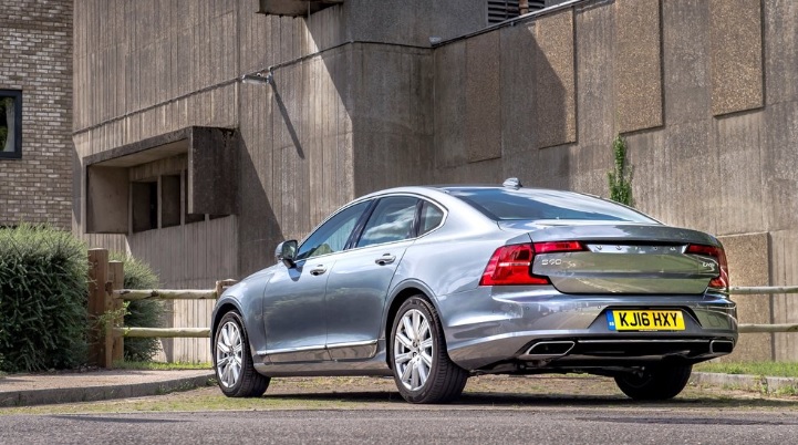 2020 Volvo S90 Sedan 2.0 D5 AWD (235 HP) Momentum Geartronic Teknik Özellikler, Ölçüler ve Bagaj Hacmi