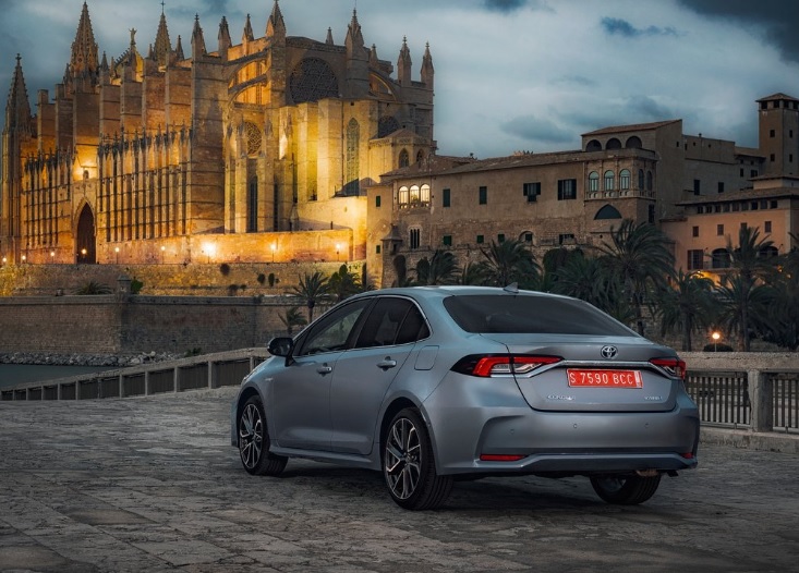 2022 Toyota Corolla Sedan 1.8 Hibrit (97 HP) Flame X Pack e-CVT Teknik Özellikler, Ölçüler ve Bagaj Hacmi