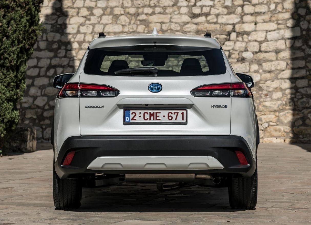 2023 Toyota Corolla Cross 1.8 Hybrid 140 HP Flame X-Pack e-CVT Teknik Özellikleri, Yakıt Tüketimi