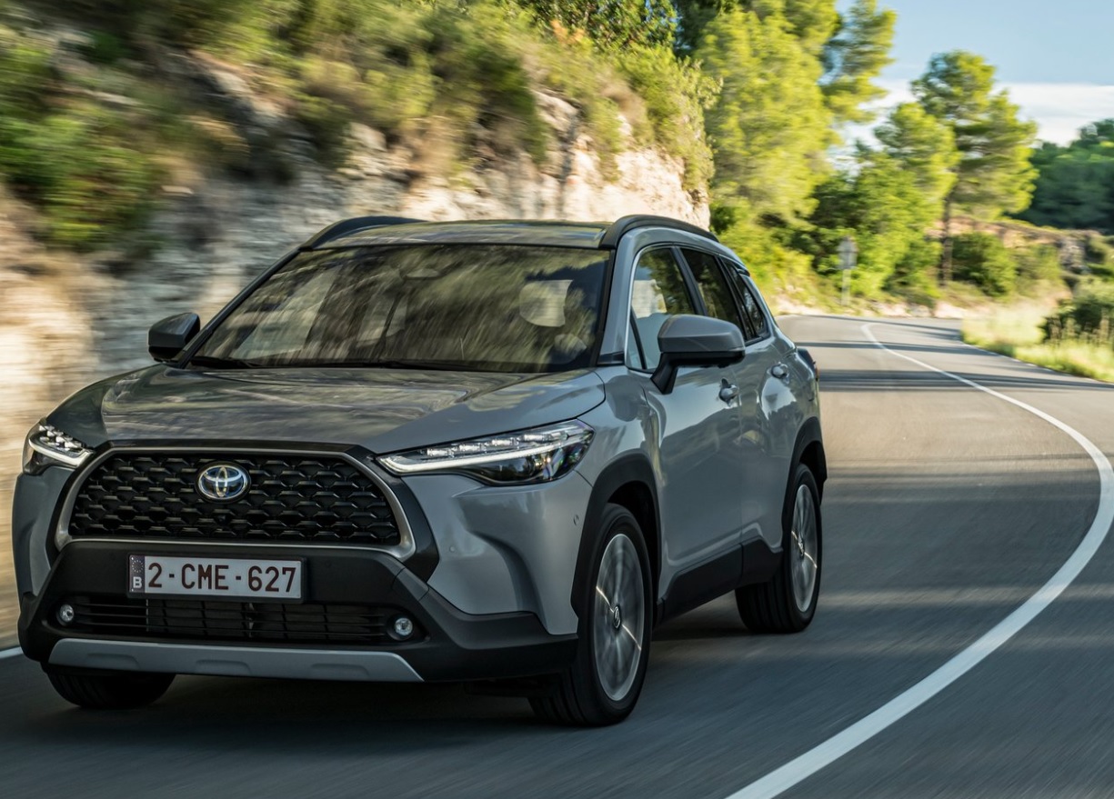 2023 Toyota Corolla Cross 1.8 Hybrid 140 HP Passion X-Pack e-CVT Teknik Özellikleri, Yakıt Tüketimi