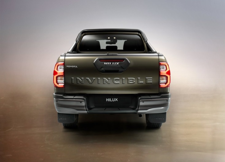 2023 Toyota Hilux 2.4 150 HP Invincible AT Teknik Özellikleri, Yakıt Tüketimi