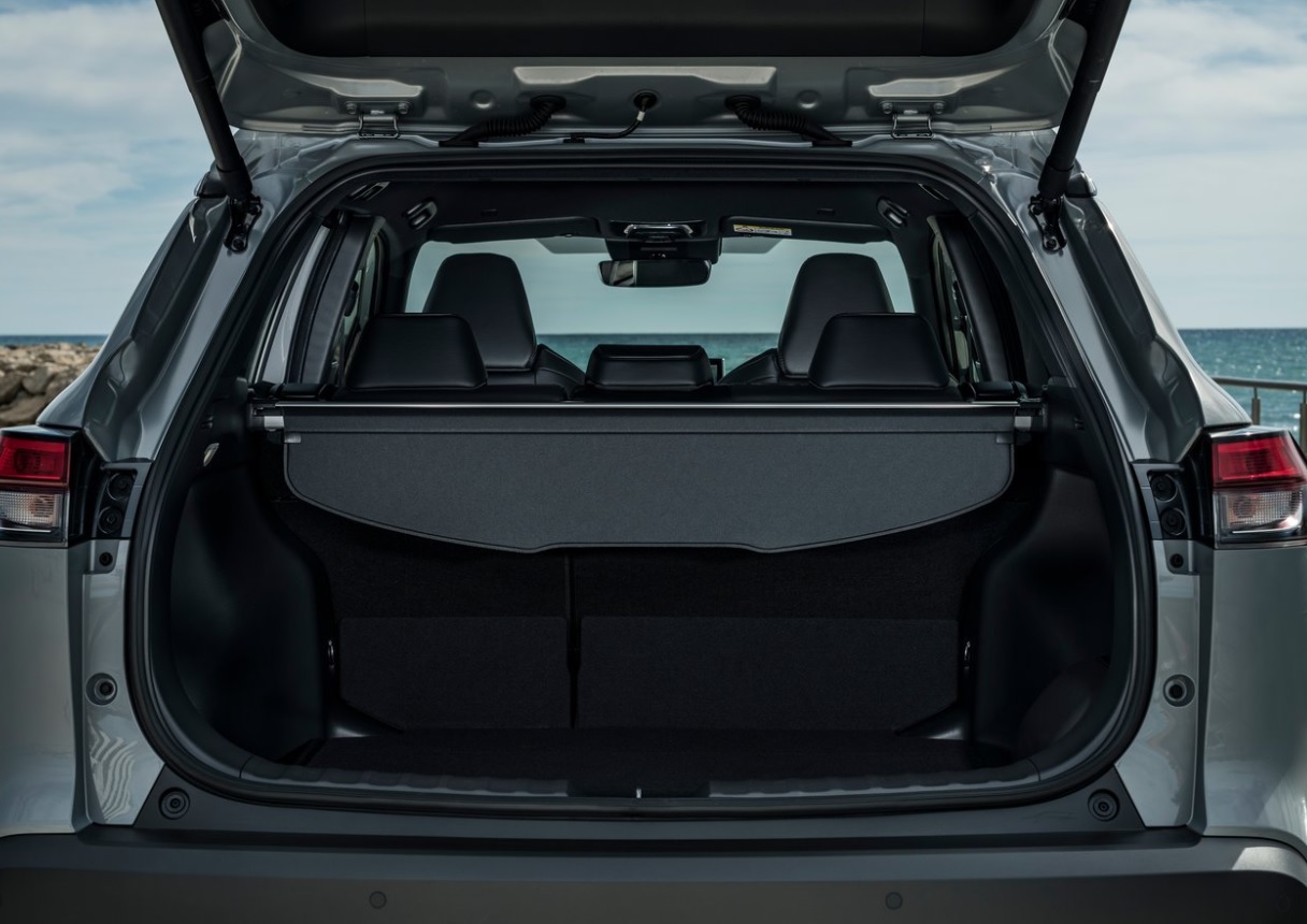 2023 Toyota Corolla Cross SUV 1.8 Hybrid (140 HP) Flame X-Pack e-CVT Teknik Özellikler, Ölçüler ve Bagaj Hacmi