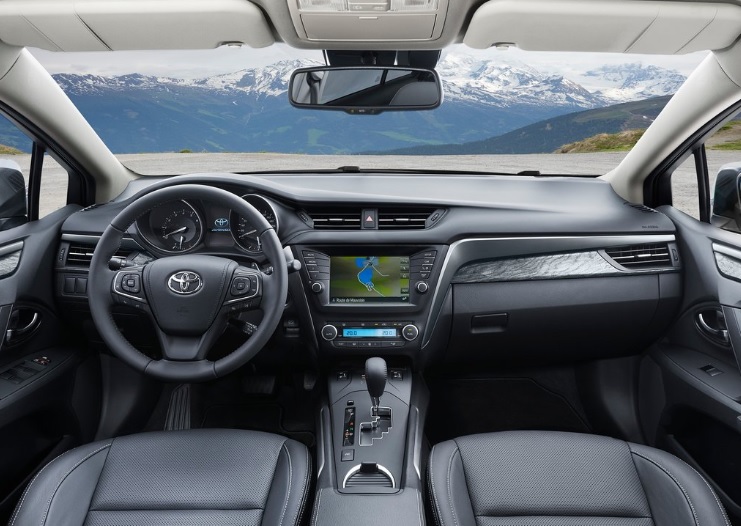 2017 Toyota Avensis 1.6D 4D Premium Plus Karşılaştırması