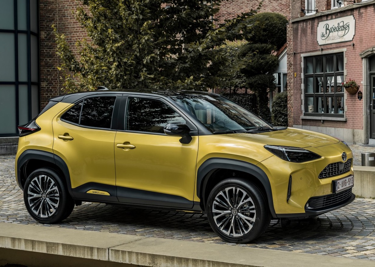 2023 Toyota Yaris Cross 1.5 Hybrid Flame X-Pack Karşılaştırması