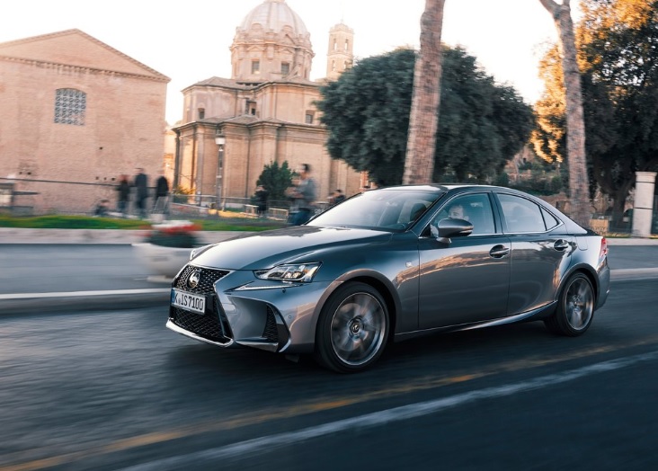 2020 Lexus IS Sedan 300h 2.5 (223 HP) Comfort e-CVT Teknik Özellikler, Ölçüler ve Bagaj Hacmi