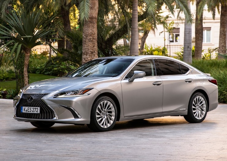 2020 Lexus ES 300h 2.5 218 HP Executive e-CVT Teknik Özellikleri, Yakıt Tüketimi