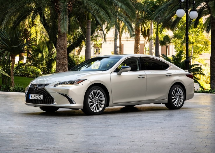 2020 Lexus ES 300h 2.5 218 HP Exclusive e-CVT Teknik Özellikleri, Yakıt Tüketimi