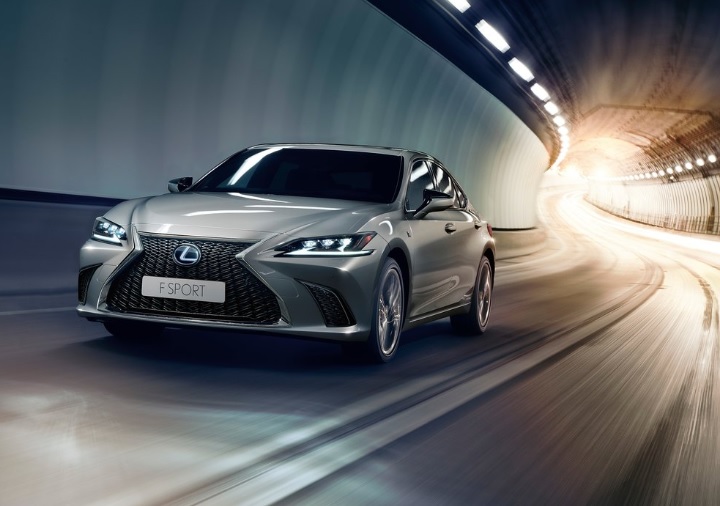 2020 Lexus ES 300h 2.5 218 HP Exclusive e-CVT Teknik Özellikleri, Yakıt Tüketimi