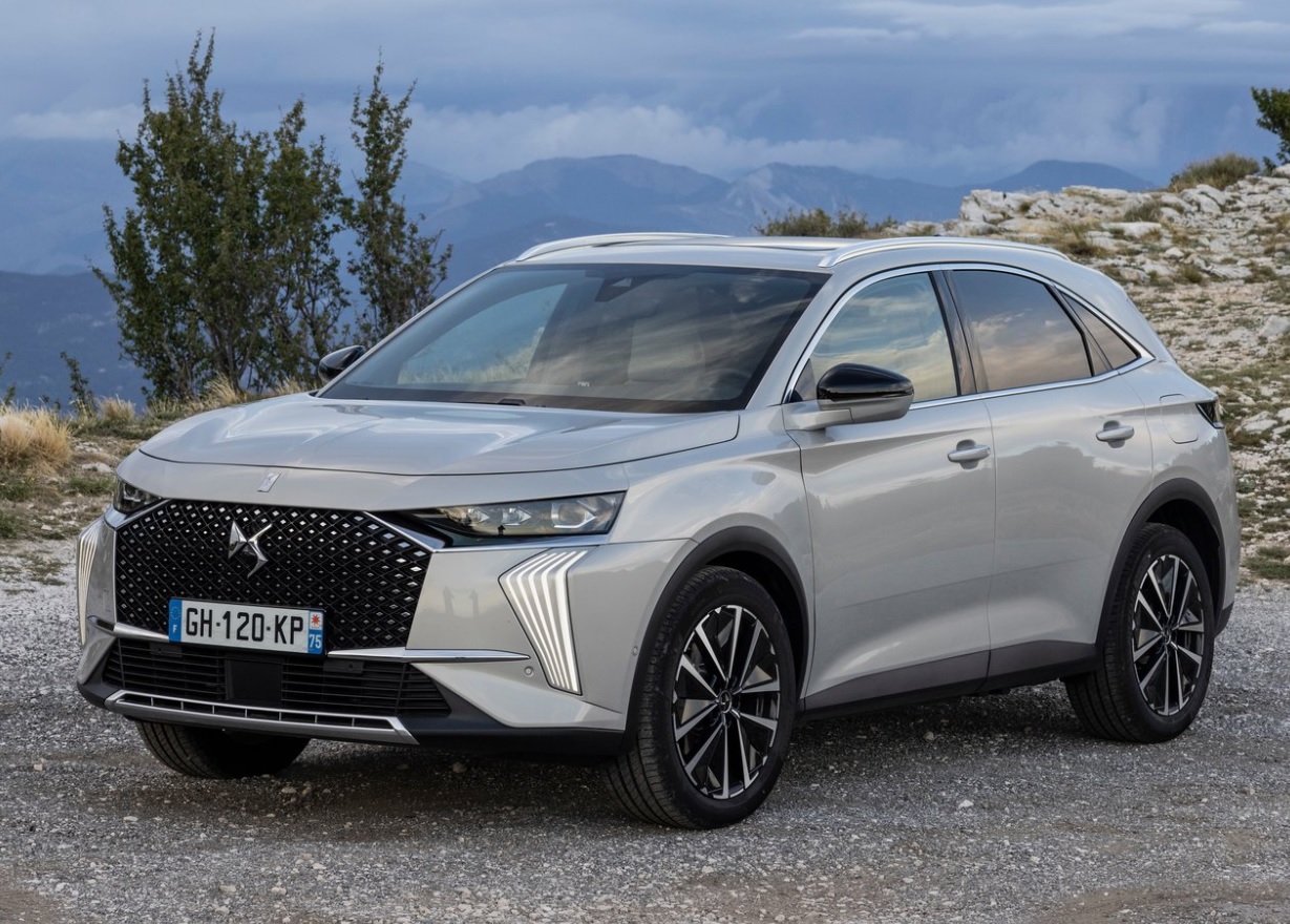 2024 DS DS 7 1.6 Hibrit 300 HP Esprit de Voyage Otomatik Teknik Özellikleri, Yakıt Tüketimi