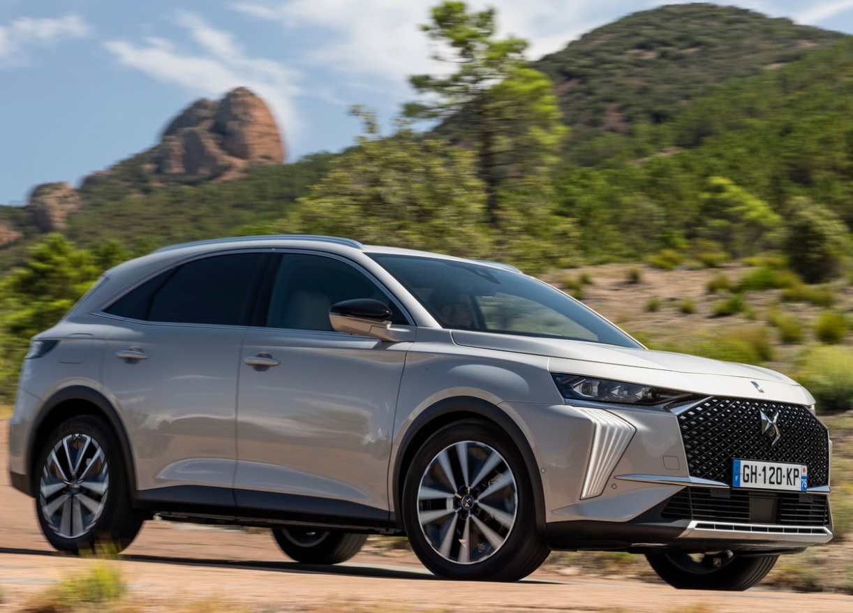 2024 DS DS 7 1.6 Hibrit 300 HP Esprit de Voyage Otomatik Teknik Özellikleri, Yakıt Tüketimi