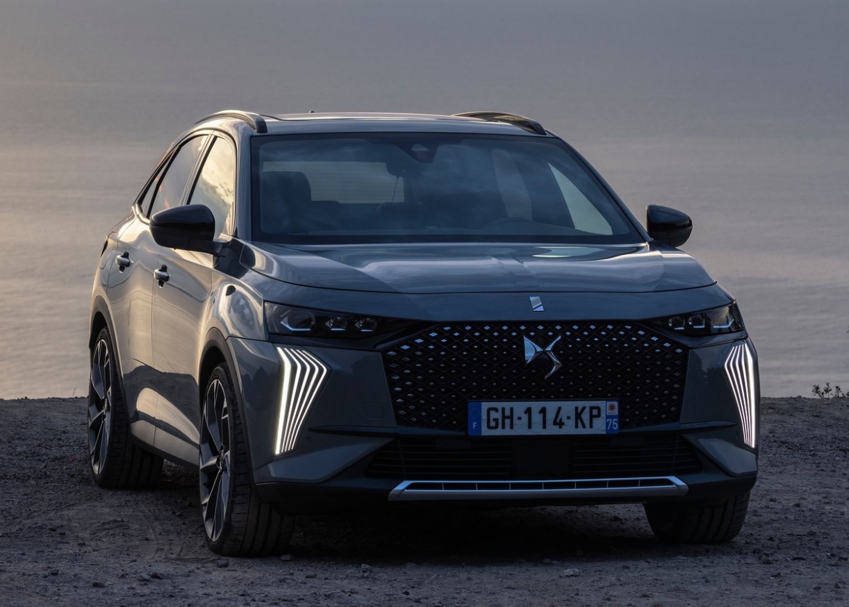 2024 DS DS 7 SUV 1.6 Hibrit (300 HP) Esprit de Voyage Otomatik Teknik Özellikler, Ölçüler ve Bagaj Hacmi