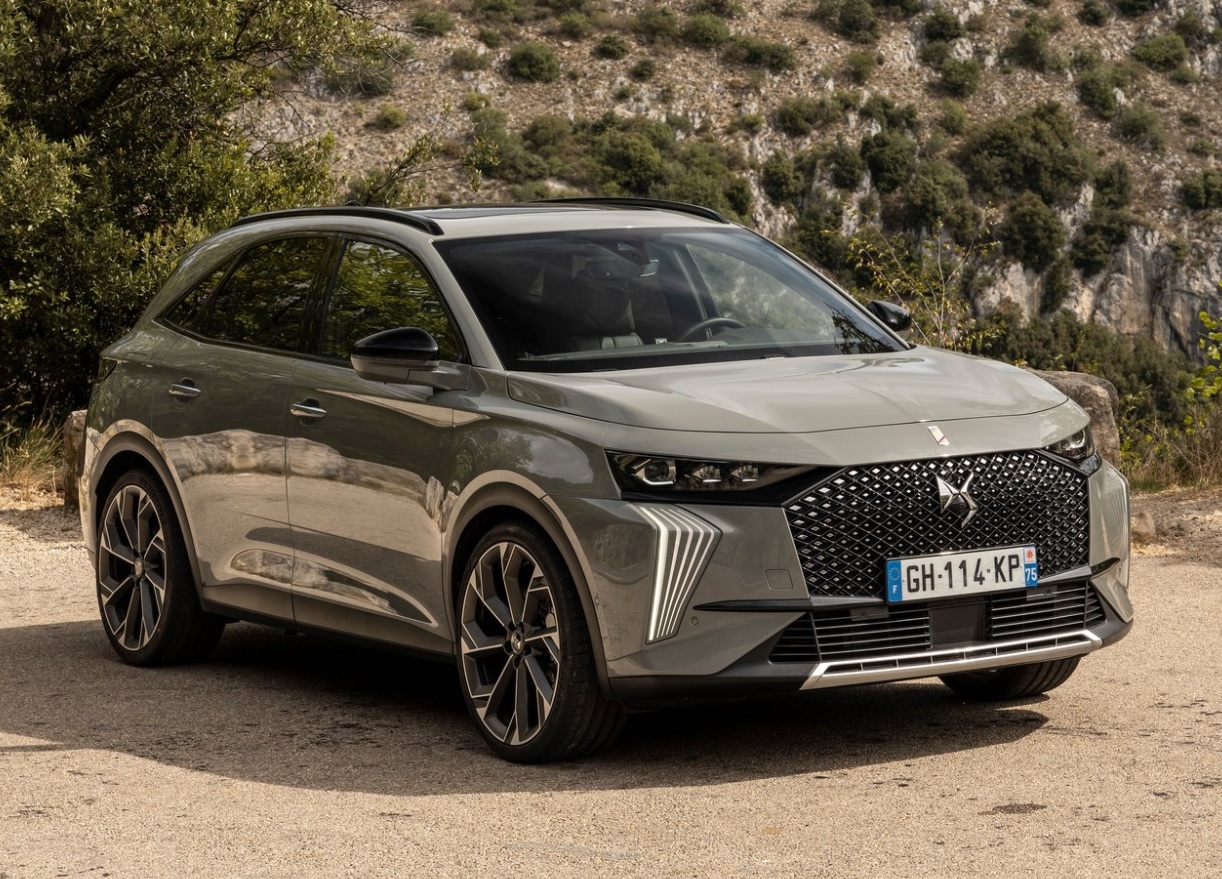 2024 DS DS 7 1.6 Hibrit 300 HP Esprit de Voyage Otomatik Teknik Özellikleri, Yakıt Tüketimi