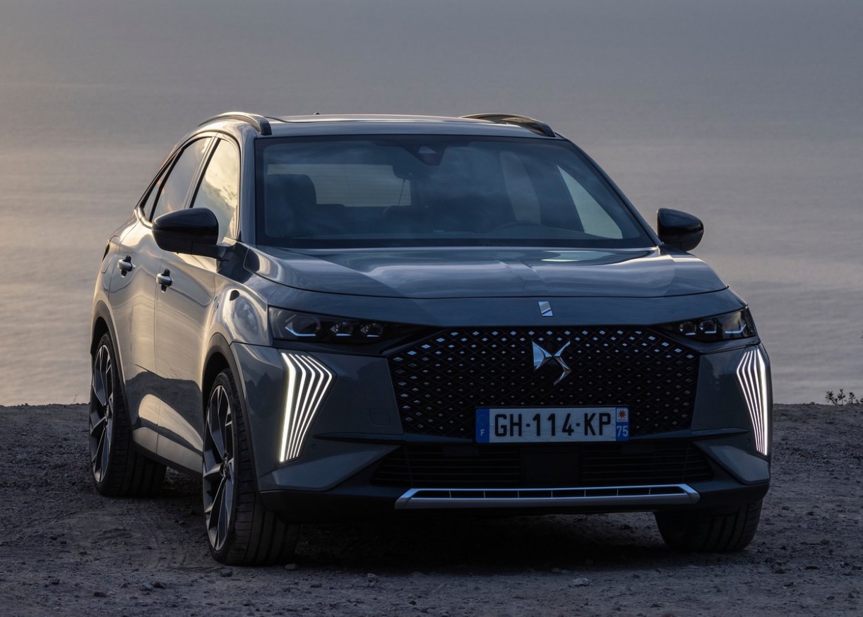 2023 DS DS 7 1.6 Hibrit 300 HP E-Tense Opera Otomatik Teknik Özellikleri, Yakıt Tüketimi