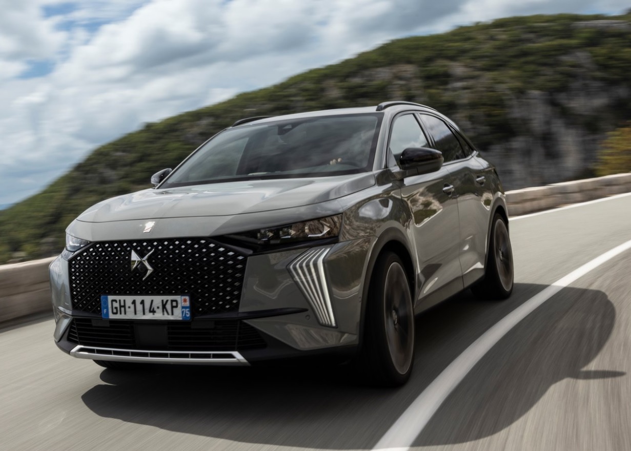 2023 DS DS 7 1.6 Hibrit 300 HP E-Tense Opera Otomatik Teknik Özellikleri, Yakıt Tüketimi