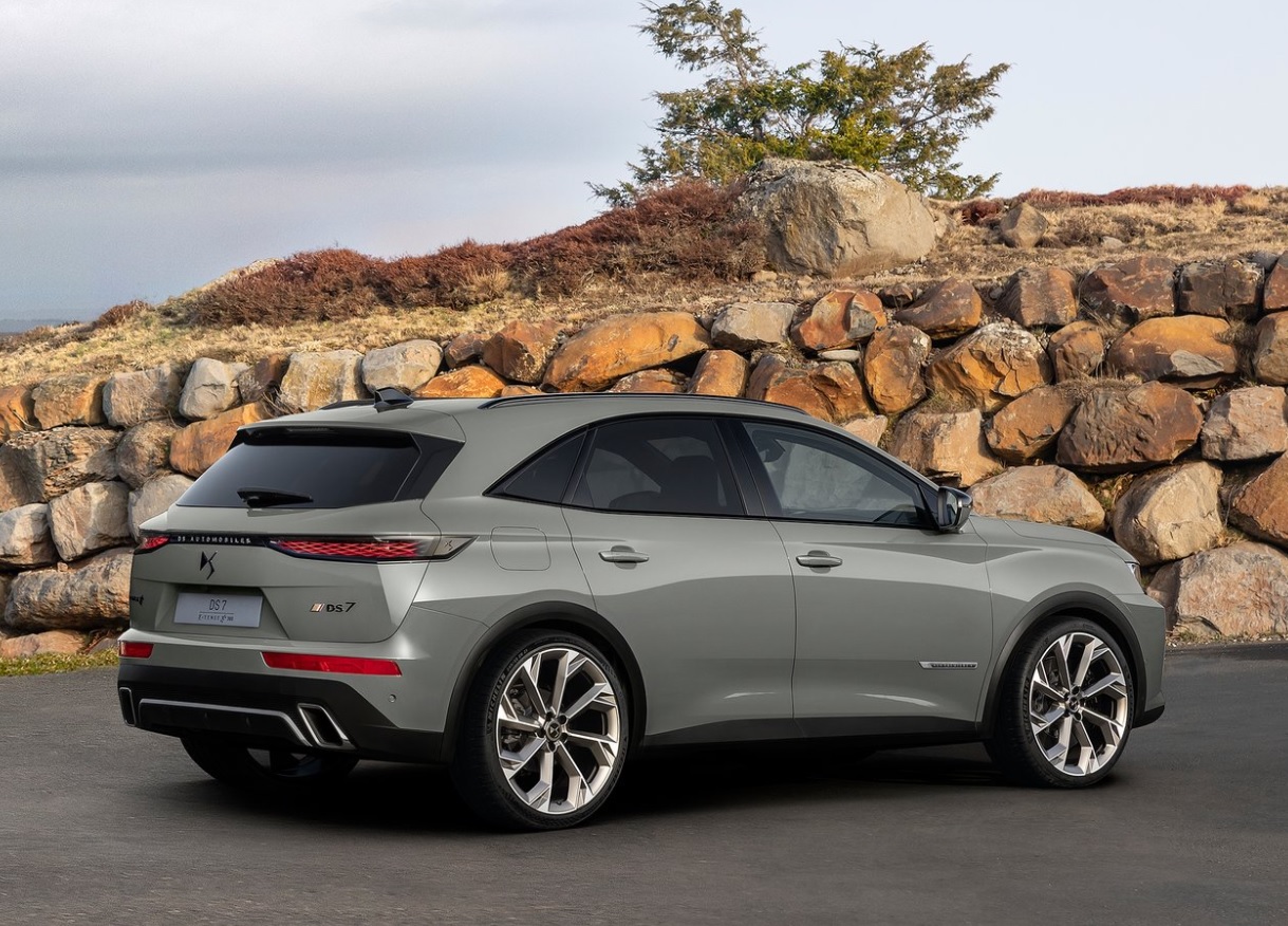 2023 DS DS 7 1.6 Hibrit 300 HP E-Tense Opera Otomatik Teknik Özellikleri, Yakıt Tüketimi