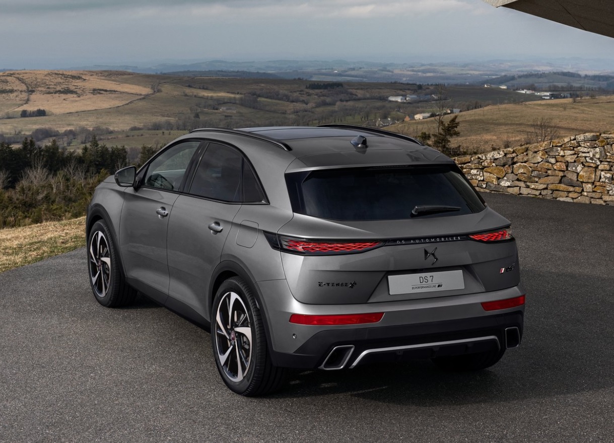 2023 DS DS 7 1.6 Hibrit 300 HP E-Tense Opera Otomatik Teknik Özellikleri, Yakıt Tüketimi