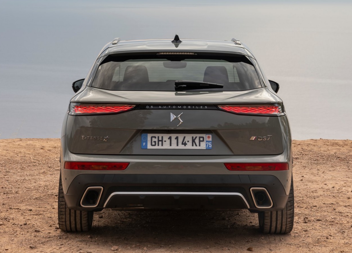 2023 DS DS 7 1.6 Hibrit 300 HP E-Tense Opera Otomatik Teknik Özellikleri, Yakıt Tüketimi