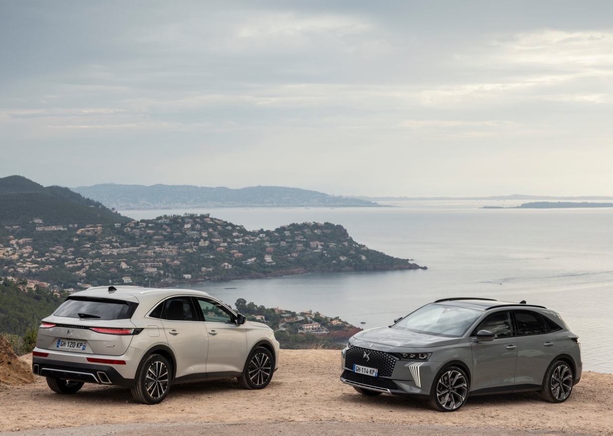 2023 DS DS 7 1.6 Hibrit 300 HP E-Tense Opera Otomatik Teknik Özellikleri, Yakıt Tüketimi