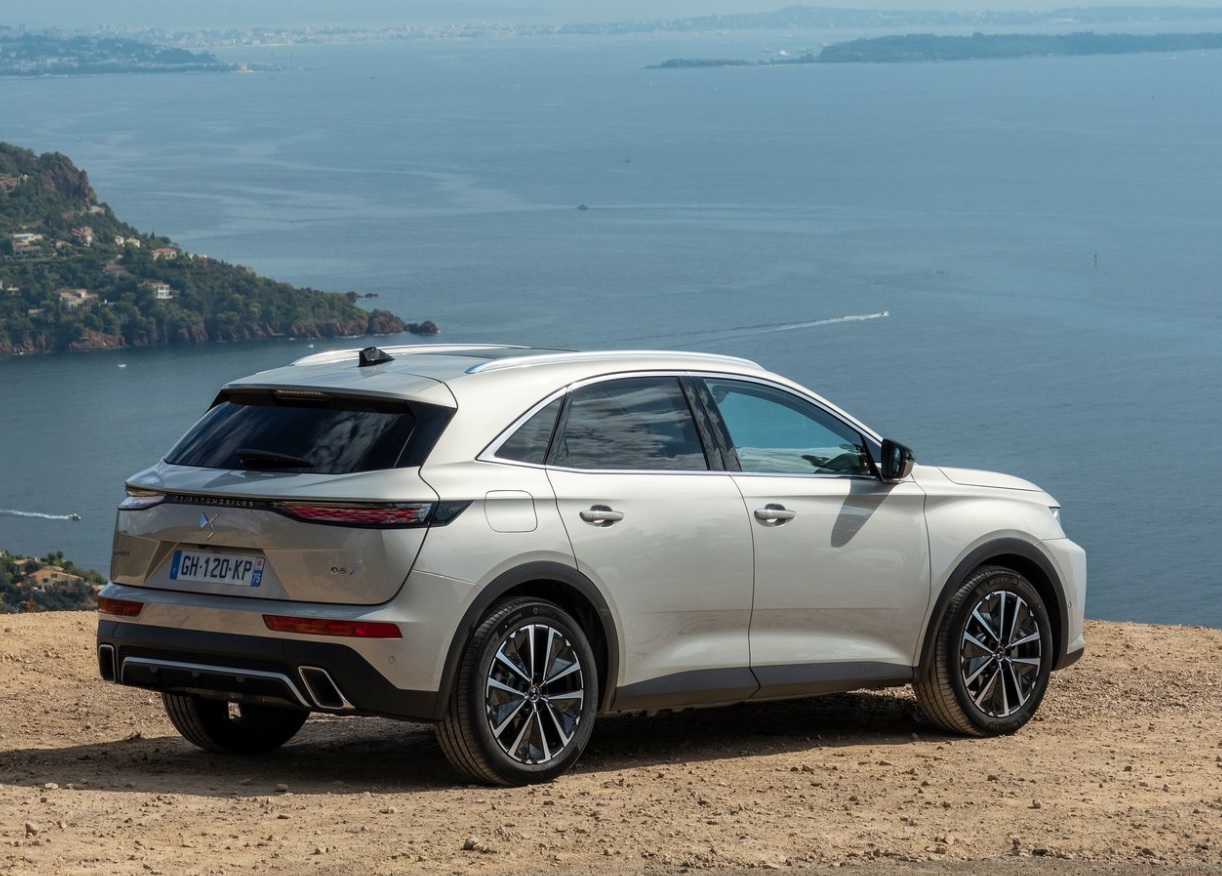 2023 DS DS 7 1.5 BlueHDi Opera Karşılaştırması