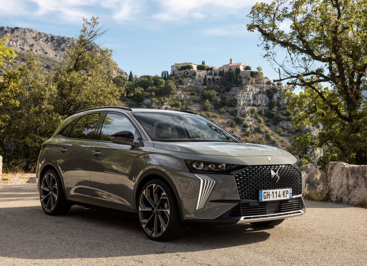 2023 DS DS 7 1.6 Hibrit 300 HP E-Tense Opera Otomatik Teknik Özellikleri, Yakıt Tüketimi