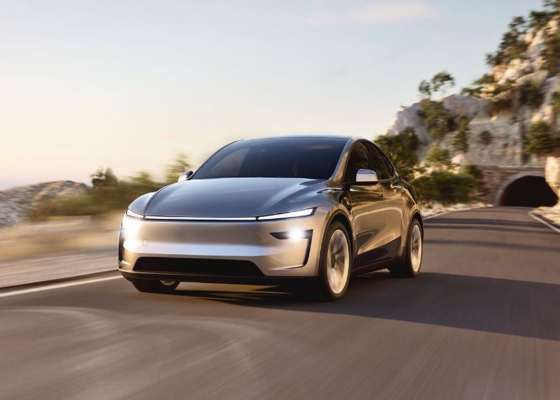 2025 Tesla Model Y 75 kWh Long Range Karşılaştırması