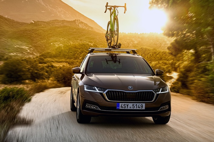 2022 Skoda Octavia 1.0 TSI Premium Karşılaştırması