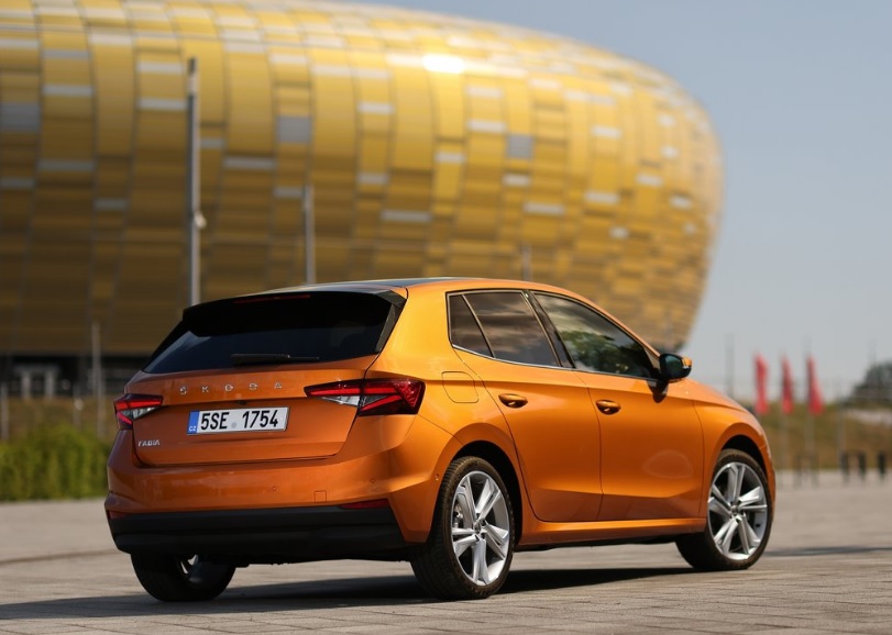 2022 Skoda Fabia 1.0 TSI Premium Karşılaştırması