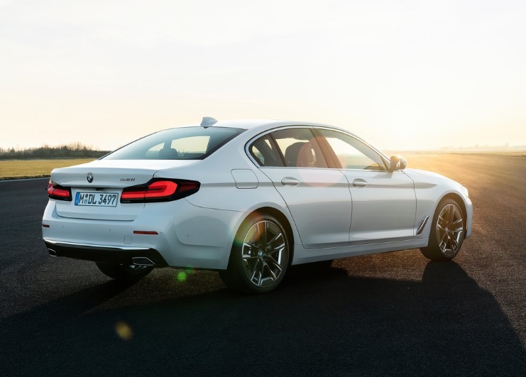 2022 BMW 5 Serisi Sedan 520i 1.6 (170 HP) M Sport Steptronic Teknik Özellikler, Ölçüler ve Bagaj Hacmi