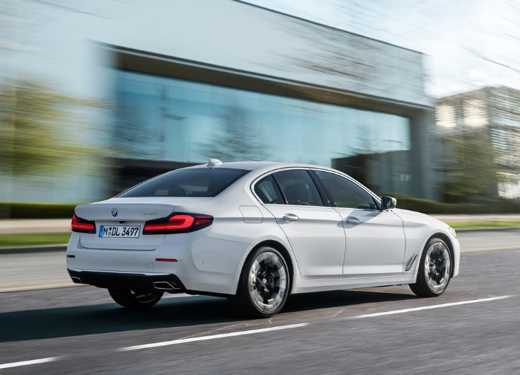 2023 BMW 5 Serisi Sedan 520d 2.0 xDrive (190 HP) Luxury Line Steptronic Teknik Özellikler, Ölçüler ve Bagaj Hacmi
